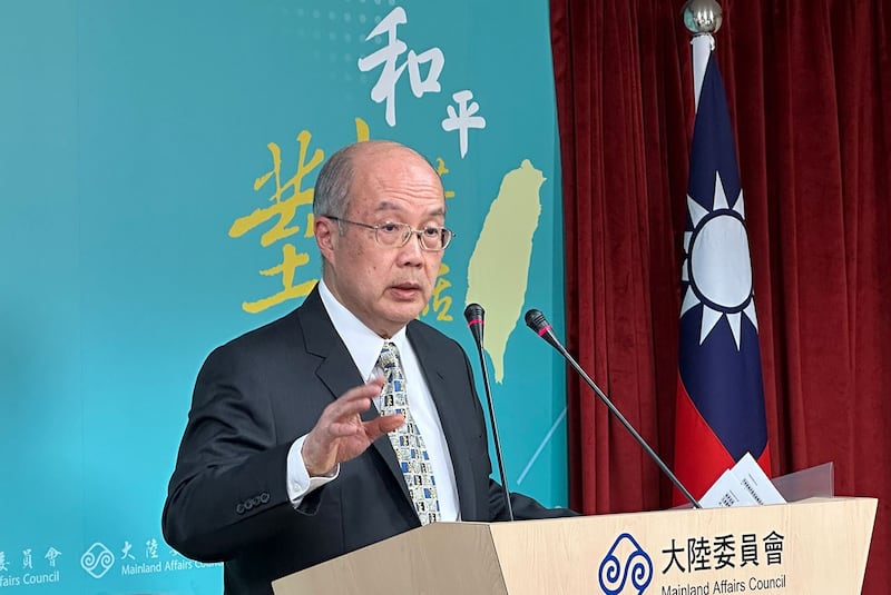台湾陆委会副主委詹志宏20日在例行记者会说明富察在中国传出失踪的情况。(记者夏小华摄)